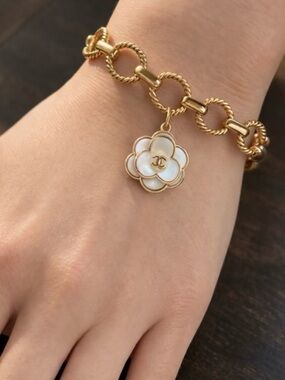 Chanel EUC Gold Tone bracelet
Camellia Enamel 3D charm on 7” 
Stainless Figaro